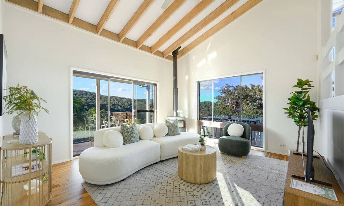 Tascott House | Luxury 6BR | Pool, Views & Designer Home