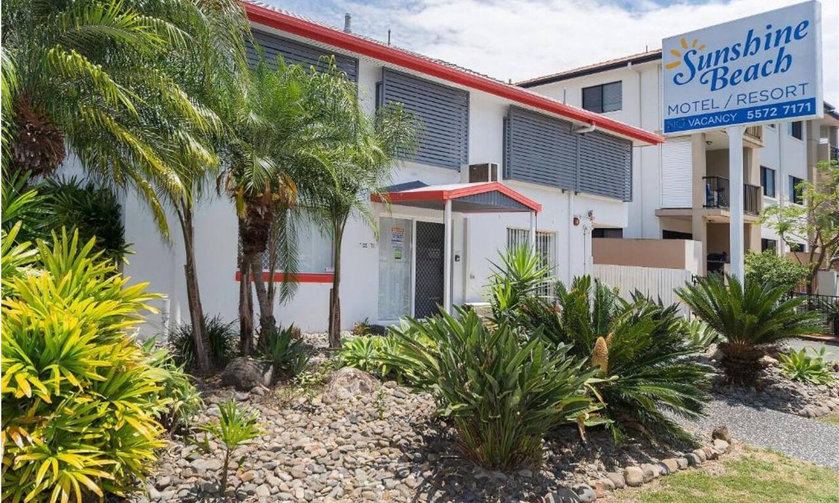 Miami Hotel | Luxury Beach side stay in Miami - 5 mins to Burleigh Heads