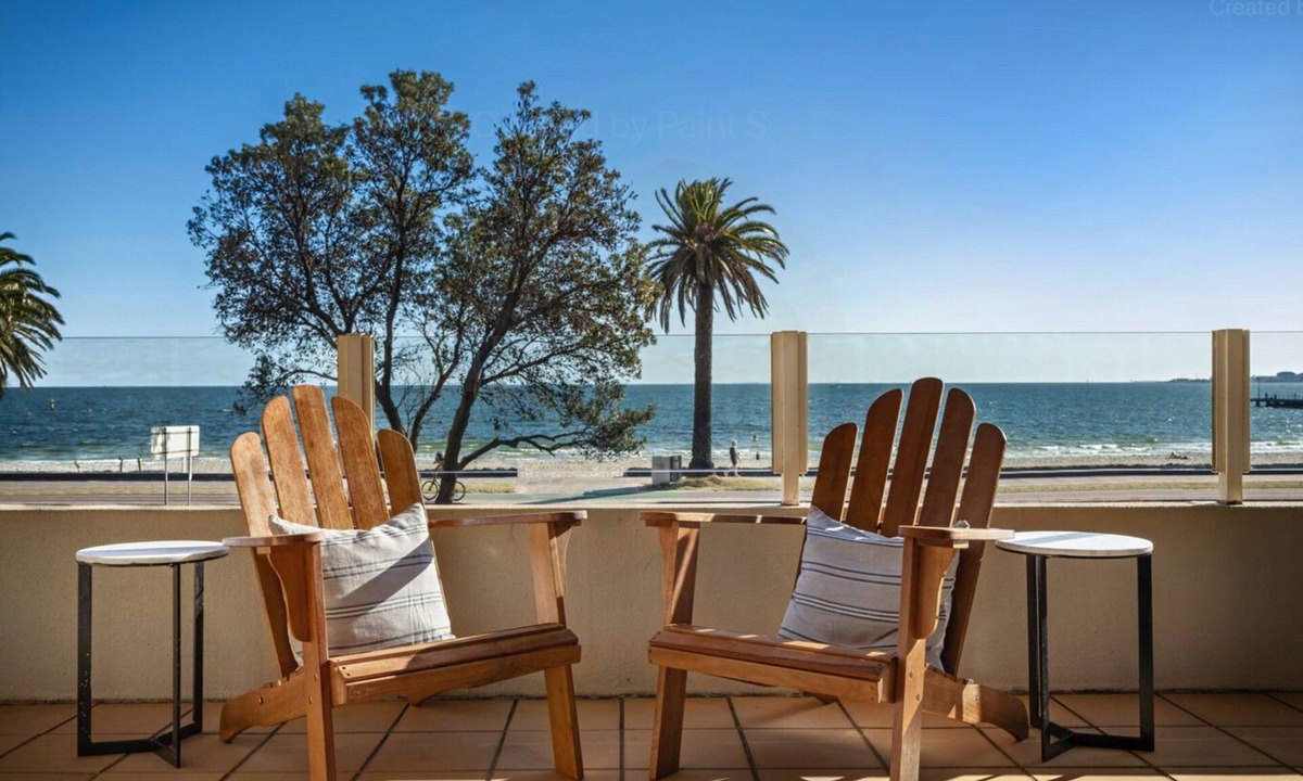 Albert Park Apartment | Luxury Beachfront Apartment | Spectacular Bay Views, Pool, Sauna & Gym