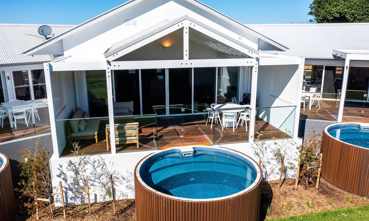 Willow Vale Villa | Luxury Coastal Vineyard Escape | Flame Vista | Crooked River Estate
