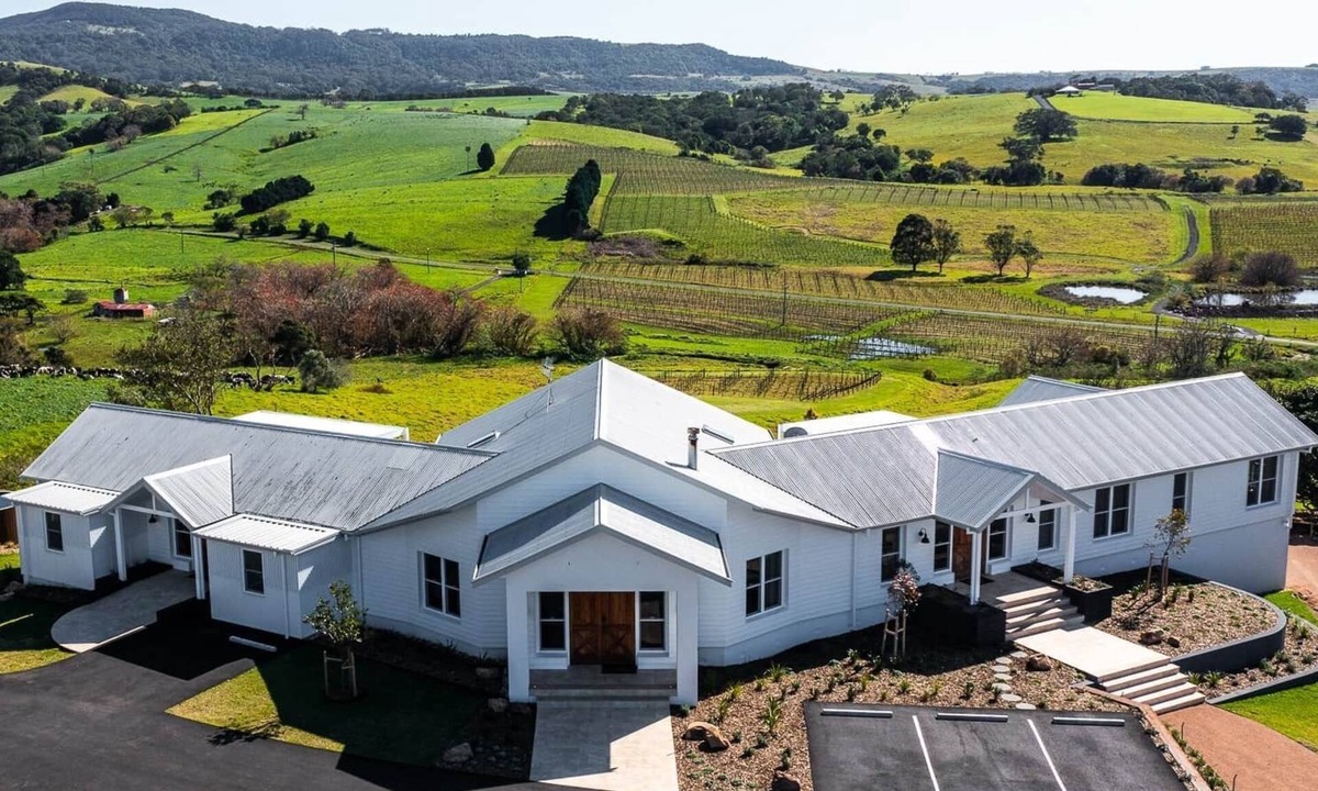 Willow Vale Villa | Luxury Coastal Vineyard Escape | Estate House Villas | Crooked River Estate