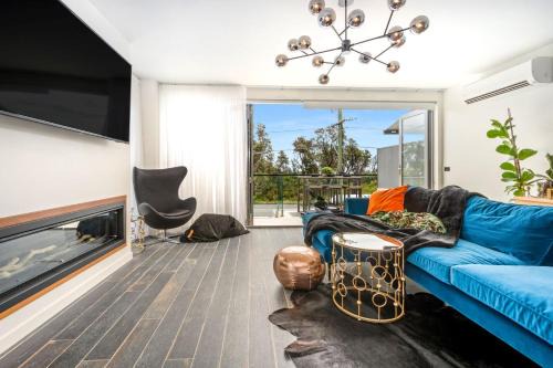 Seaford Apartment | Luxury Cozy 2Bdr Apt WiFi ☆ Netflix ☆Gas Log Fire