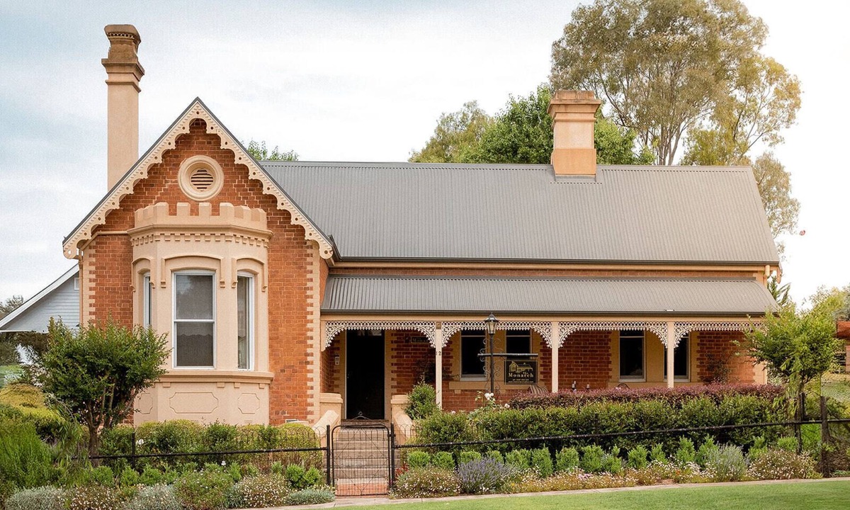 Tumut House | Luxury heritage property in the snowy valleys. More than a bed for the night.