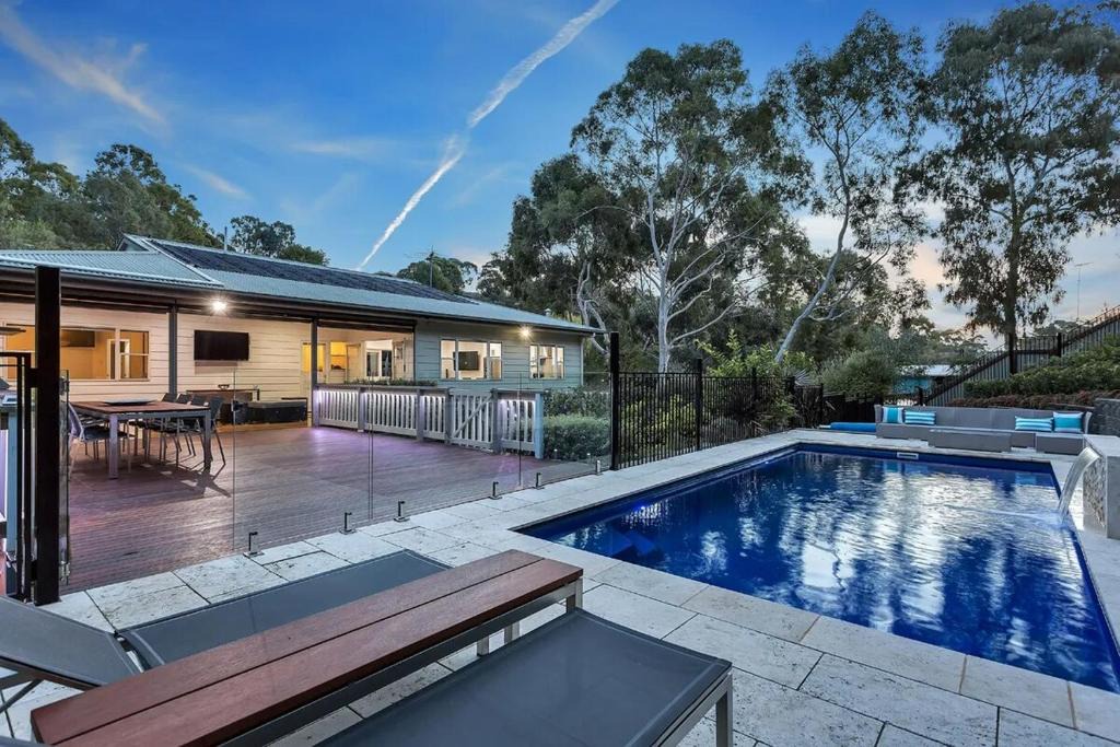 Bellevue Heights House | Luxury Resort Retreat with Pool, Tennis & Alfresco