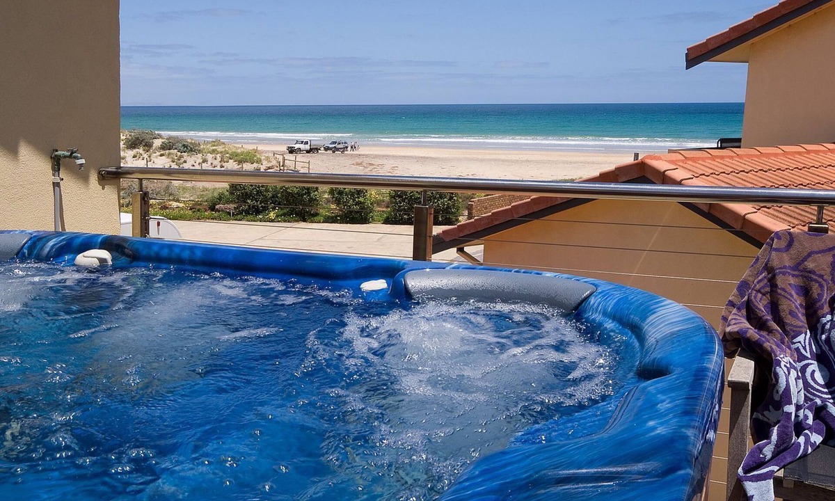 Moana House | Luxury Spa “Beachfront Moana” Perfect for couples, families or friends!