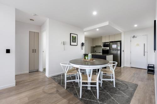 Gold Coast Apartment | Luxury Spacious 3 Bedroom Apartment - Gold Coast