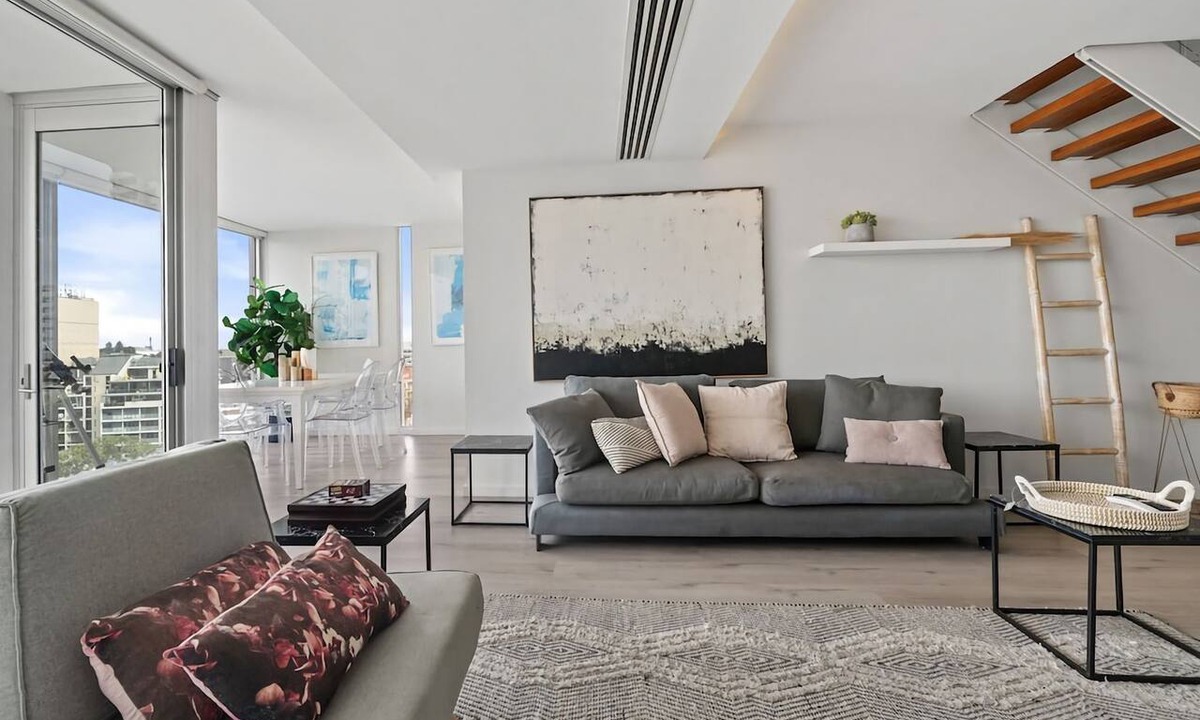 Darlinghurst Apartment | Luxury Sydney Residence with Pool, Gym & City Views
