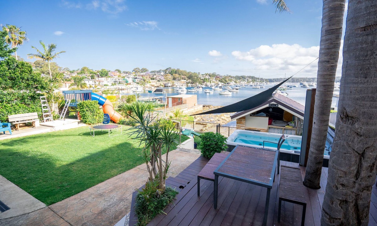 Burraneer Apartment | Luxury Waterfront Penthouse in Cronulla