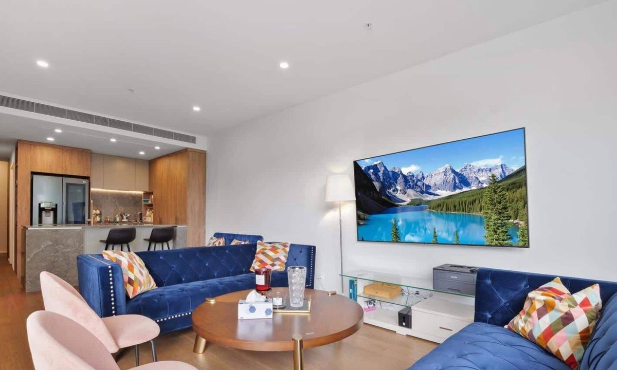 West End Apartment | Luxury West End Apartment - Pool Gym Parking