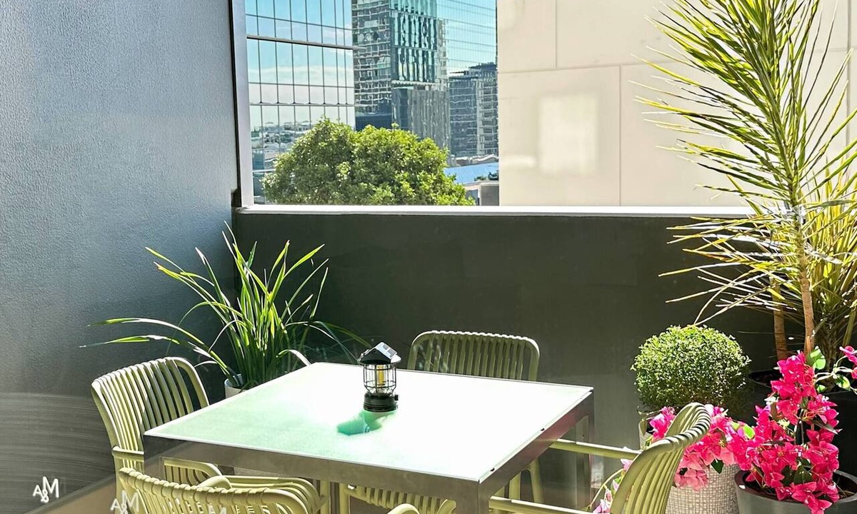 Fortitude Valley Apartment | MAango 1BR Apt James St Free Parking Balcony