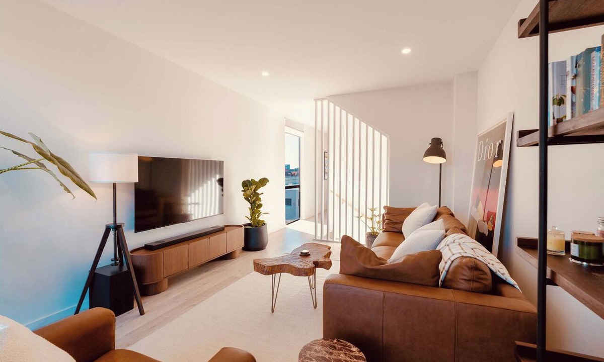 Adelaide Central Business District House | Maison Central | 3BR 3 Bath + Parking | CBD Luxe