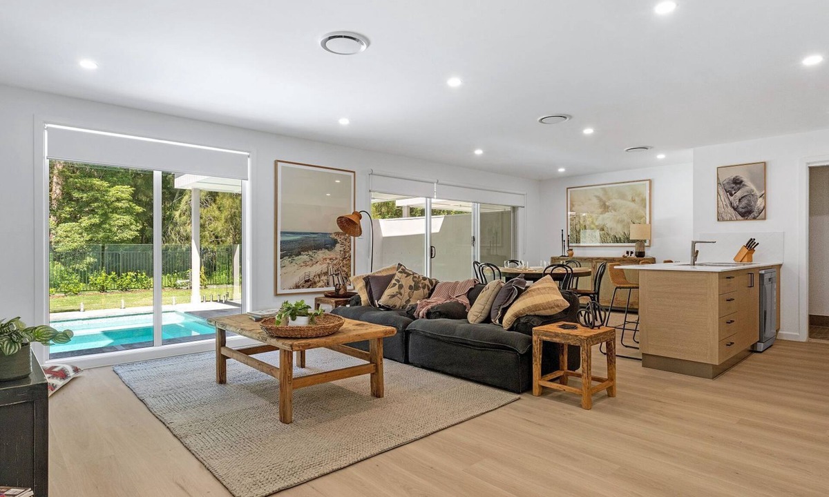 Huskisson House | Manzi Jervis Bay with Heated Pool