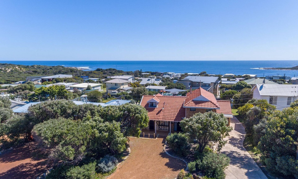 Gracetown House | Marmaduke Beach House - Amazing Ocean Views, Surf & Pet Friendly