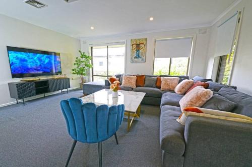 Ringwood House | Maroondah 3BR Brick Entire Home Free Wi-Fi Parking