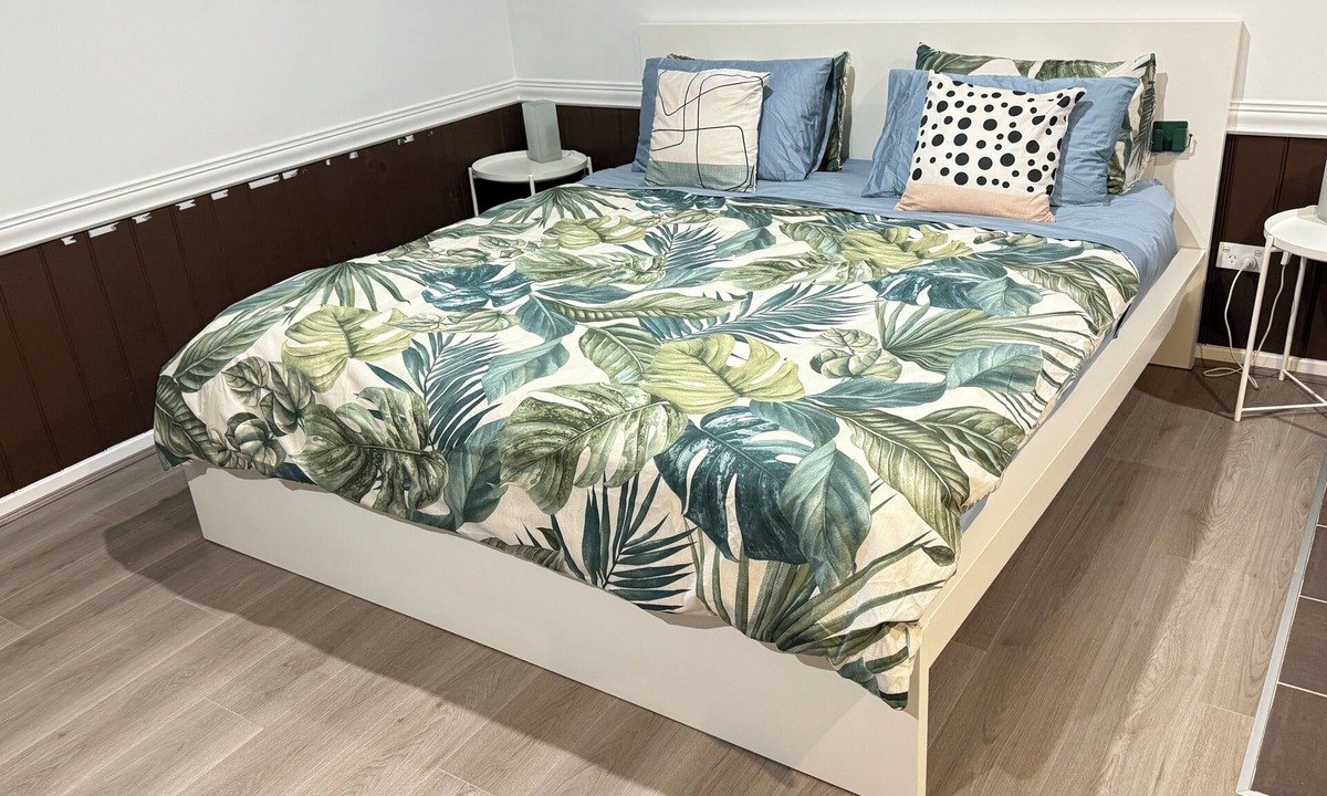 Collingwood Park Hotel | Master King Room for Short Stay