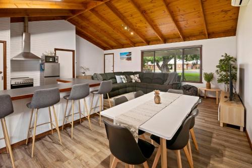Dunsborough House | Menta Cottage