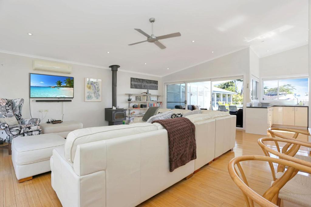 Hawks Nest House | Meri Haven