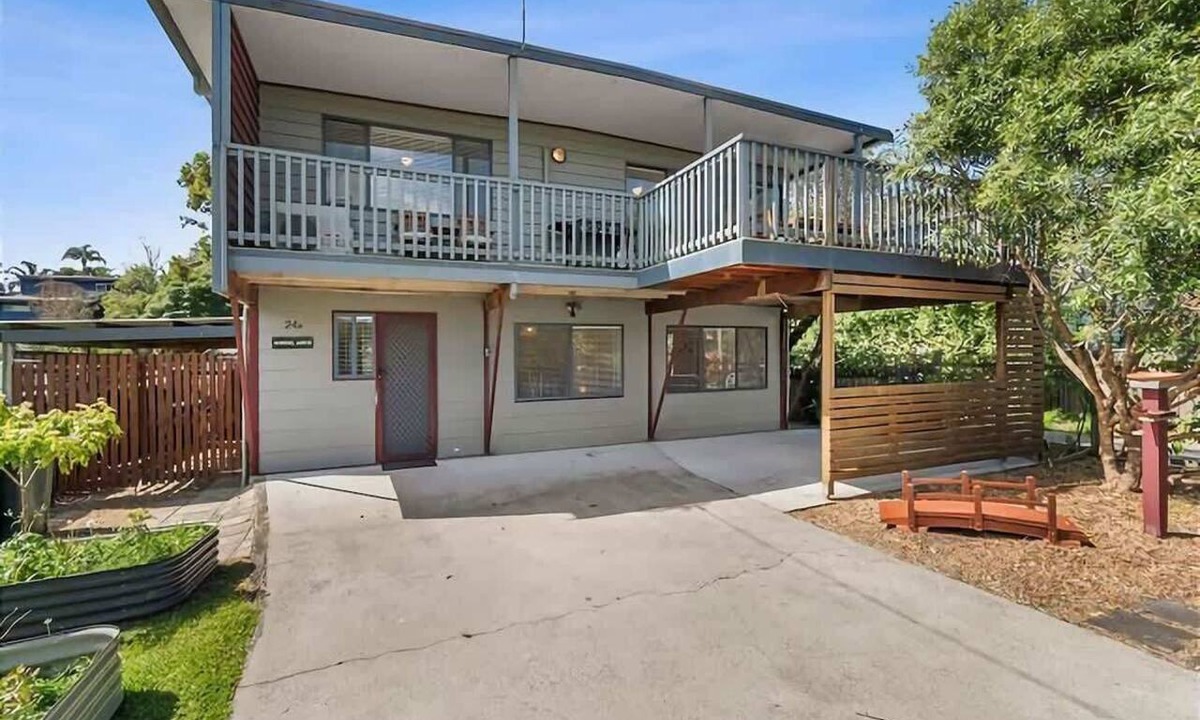Tomakin House | Mindil Arch Walk to 3 Beaches & River