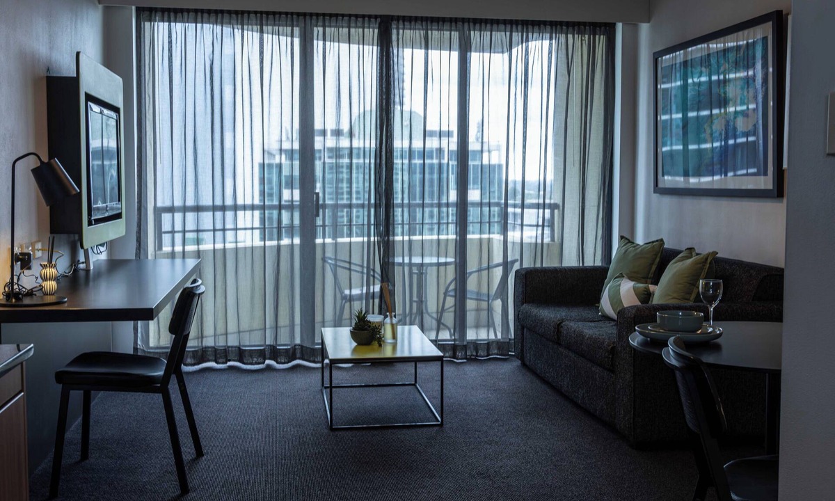 Parramatta Apartment | Modern 1BR Apartment Walk to Station & Westfield Pool Wi-Fi Parramatta CBD