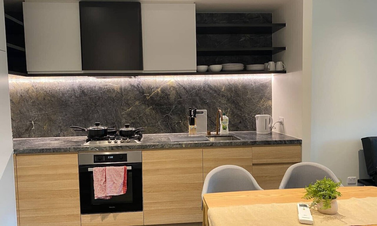 West Melbourne Apartment | Modern 2-Bed Apt + Parking | West Melbourne!