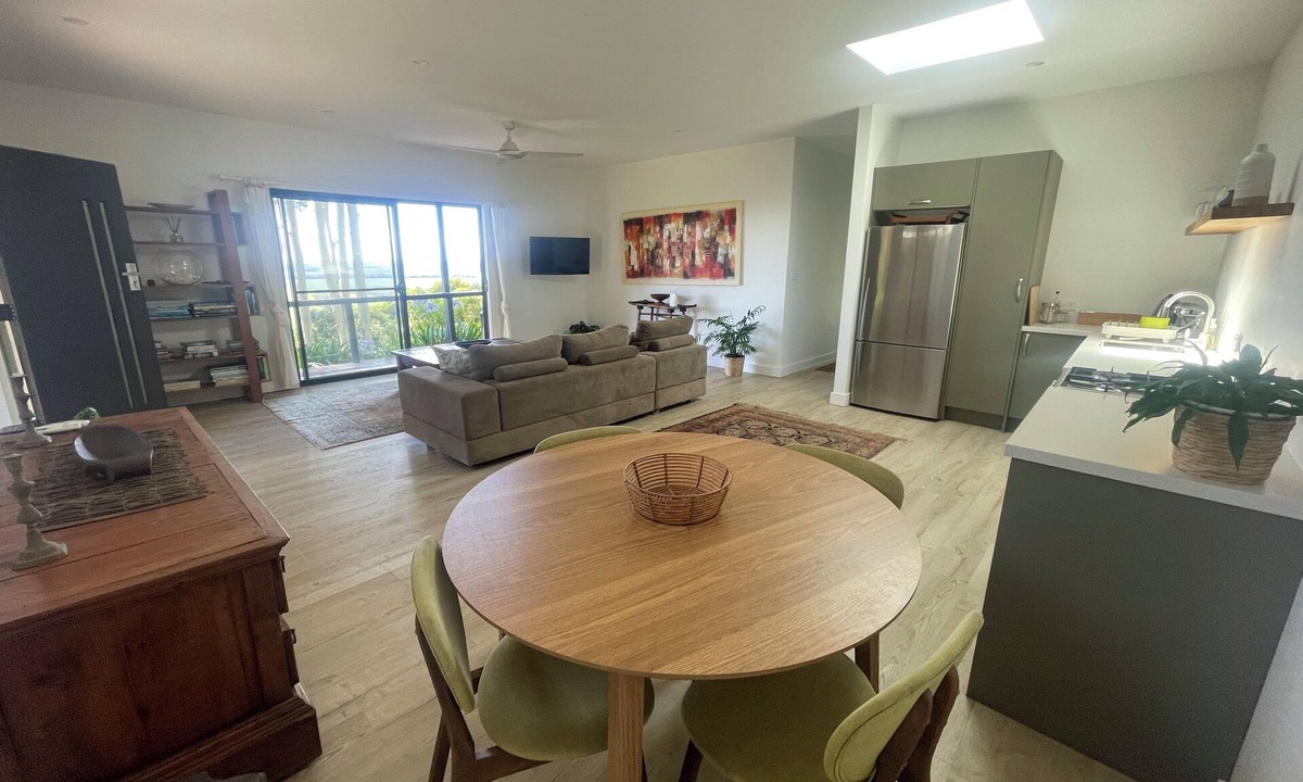 Newrybar Cottage | Modern 2 bedroom cottage , ocean views.