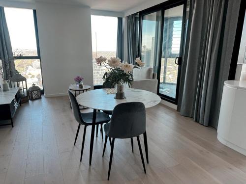 Box Hill Apartment | Modern 2BR Apartment in Box Hill