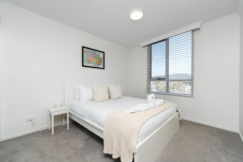 Braddon Apartment | Modern 2BR Balcony with Views and Close to City - Hosted by Canstay