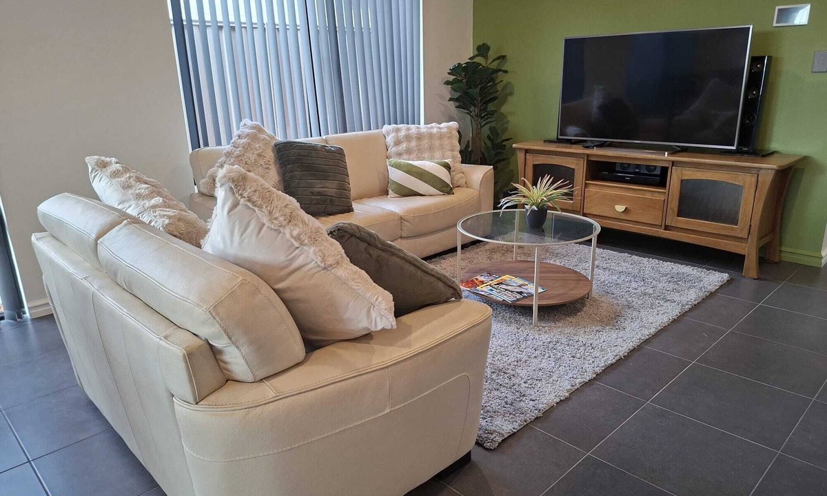 Hammond Park House | Modern 5 Bedroom Family Home | Hammond Park