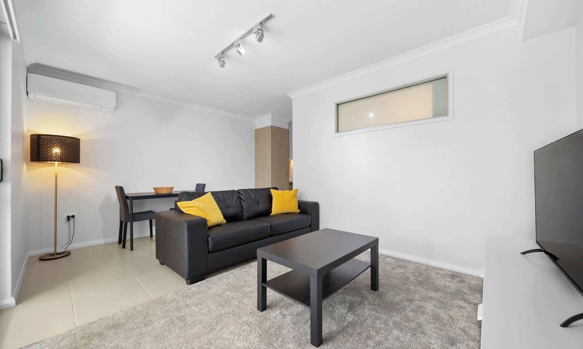 Rockingham Apartment | Modern Apt with Balcony & Fast Wi-Fi, Near Beach
