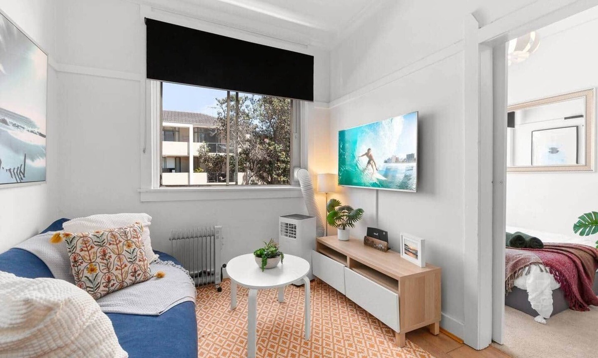 Bondi Beach Apartment | Modern Bondi Pad, Steps to Beach