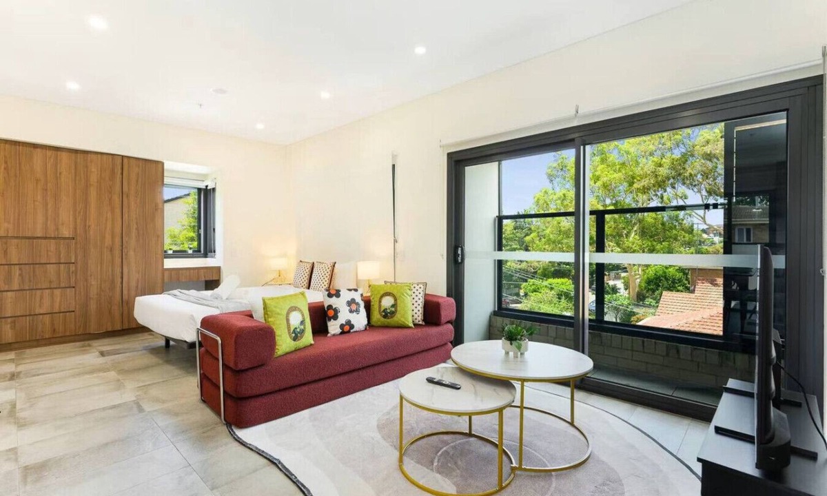 Marrickville Apartment | Modern Marrickville Studio | 10 Min Walk to Train