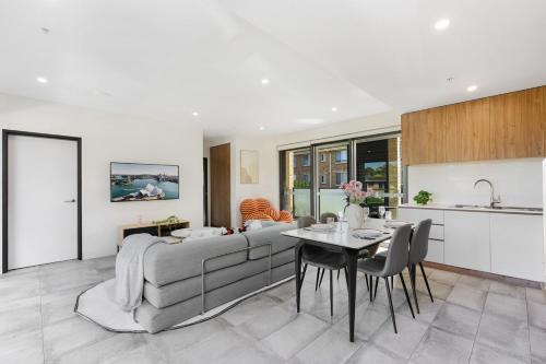 Marrickville Apartment | Modern Marrickville 2BR 5 Min Walk to Train