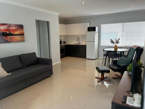 Mandurah Apartment | Modern Premium 1 Bedroom apartment in Dolphin Quay