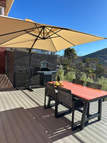 South Hobart Apartment | Modern Soho Pad with Sunny Deck