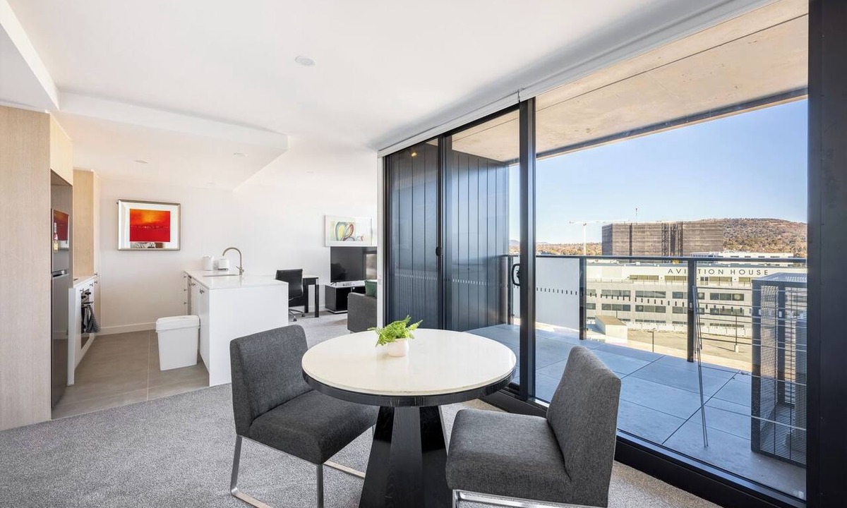 Phillip Apartment | Modern Style Comfortable 1Bedroom Apt with Parking