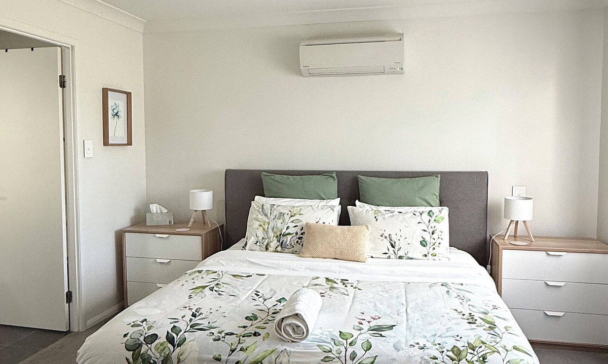Mango Hill House | Modern, stylish townhouse with pool access!