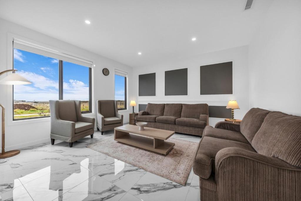 Limonite House | Modern Sunbury Home Mins to Rupertswood