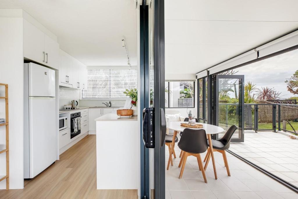 Mona Vale Apartment | Mona Vale Surf to Tee
