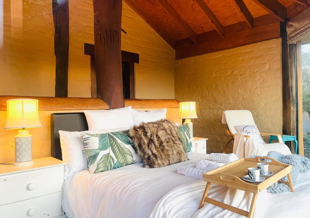 Whittlesea House | Moon light Retreat
