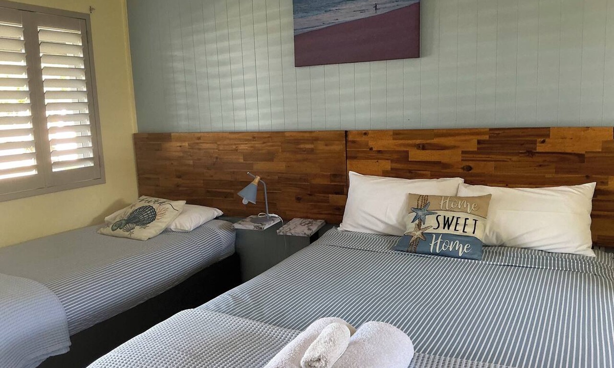 Moore Park Beach Hotel | Moore Park Beach Motel