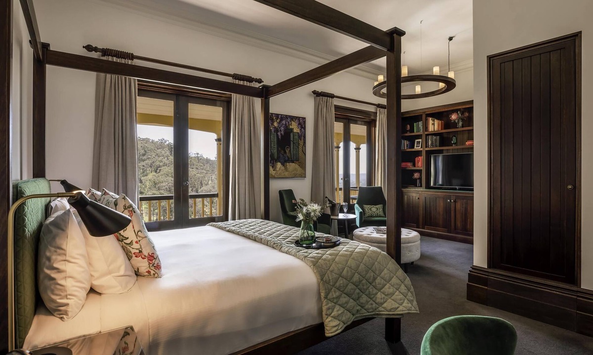 Crafers Hotel | Mount Lofty House & Estate Adelaide Hills - Adults Retreat
