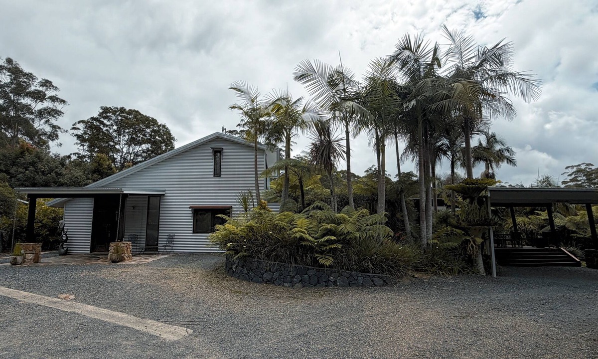 Lowanna House | Mountain House Retreat is family-pet-friendly