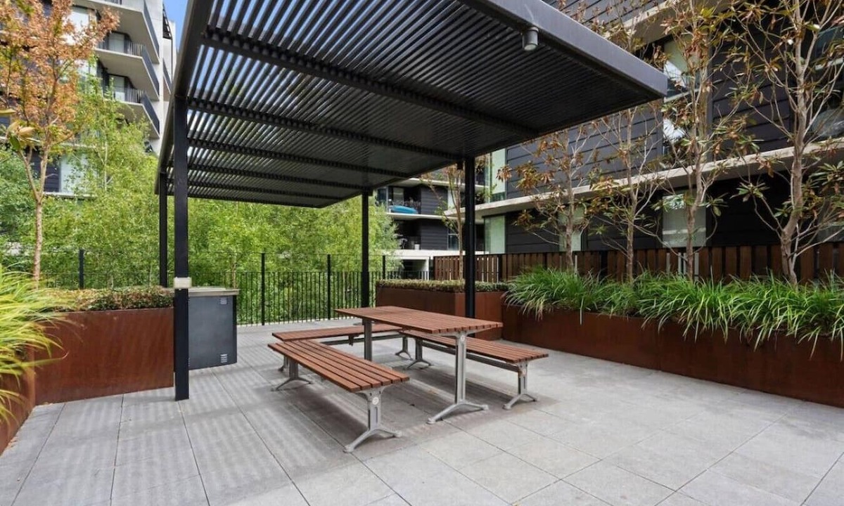 Braddon Apartment | Mountain View 1BR Retreat in Braddon