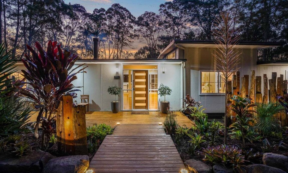Binna Burra House | Mulberry House - Pet Friendly Hinterland Retreat with Pool near Bangalow