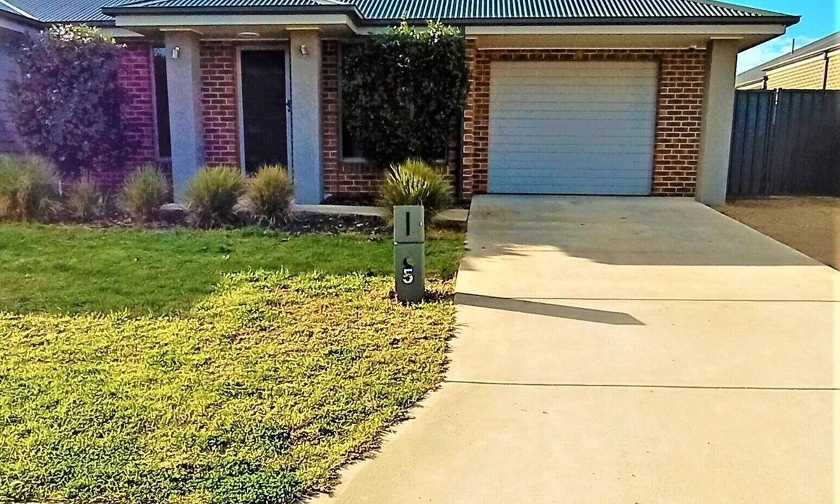 Thurgoona House | ★My Abode in Albury★ Cosy★Modern★Close to Charles Sturt Uni&Thurgoona Golf Club★