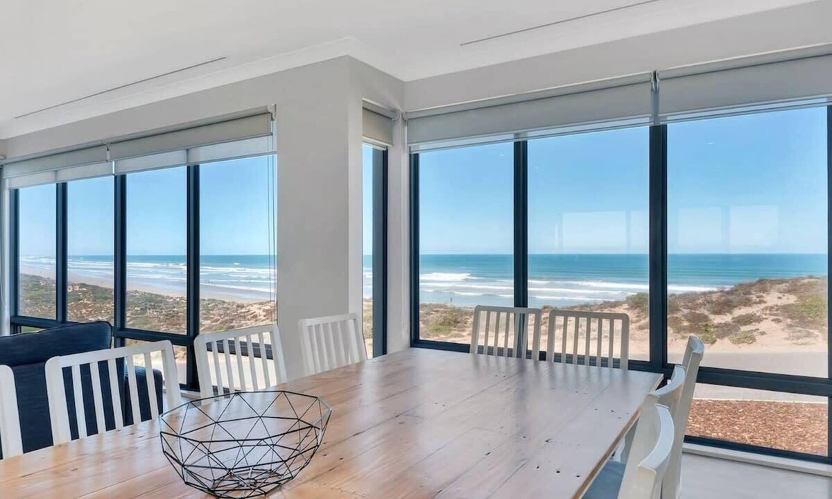 Middleton House | Nauticus Beachfront Luxury House w/Stunning Views