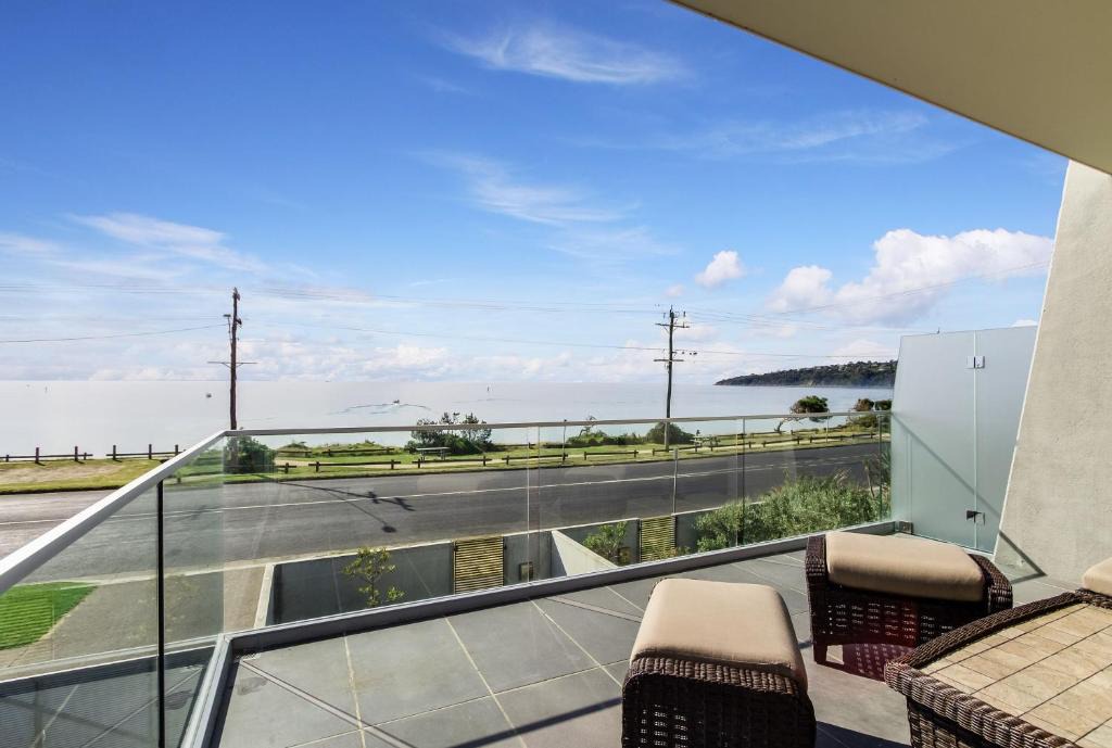Safety Beach House | Nautilus 1 Luxury Retreat - Modern beachfront townhouse, WiFi, water views