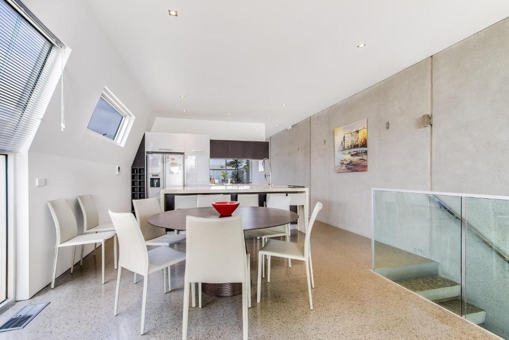Safety Beach House | Nautilus 2 Luxury Retreat - Modern beachfront townhouse, WiFi, water views