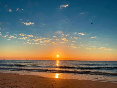 Glenelg Apartment | near beach unit 30