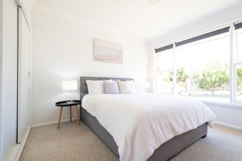 Kings Meadows House | Near the CBD Perfect for Large Groups & Parking
